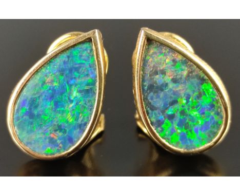 Paar Ohrstecker, ovale Opal-Tropfen, eingefasst in 750/18K Gelbgold, Gesamtgewicht 6,49g, Maße 16,8x10,8mm