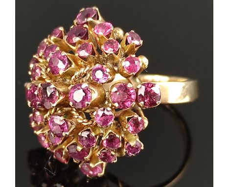 Moderner Goldschmiede-Ring, besetzt mit 33 facettierten rot violetten Schmucksteinen, wohl Turmalin, 585/14K Gelbgold, 5,84g,