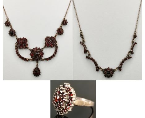 Granat-Schmuck-Lot, 3 Teile, bestehend aus zwei Ketten, Länge 40cm und Länge 42cm und einem Ring, Silber 925, Ringgröße 57