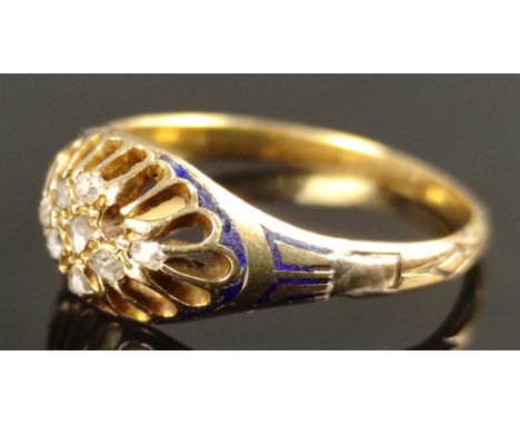 Antiker Ring, mittig verbreiterte Ringschiene mit 8 kleinen Diamanten (einer fehlt), verziert mit blauer Emaille, 750/18K Gel