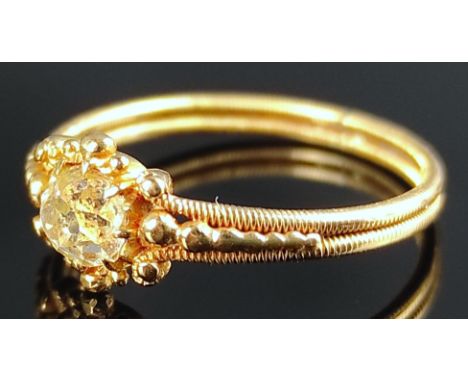Feiner antiker Brillant-Ring, mittig Brillant (Piqué, getönt) eingefasst von perlförmigen Elementen, 875/21 K Gelbgold, 1,5g,