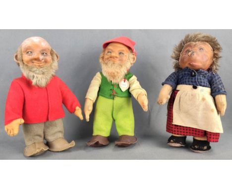3 Steiff-Figuren, 2x Zwerge (einer "Lucki") und Mecki Frau "Micki", Größe je ca. 18cm, ein Zwerg ohne Mütze, Altersspuren