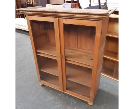 A glazed pine shelf, with three adjustable shelves, 105x43x120cmH 