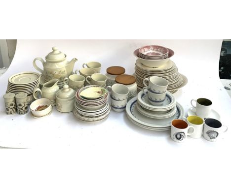 A mixed lot of ceramics to include a Royal Doulton 'Florinda' tea service, Hornsea canisters, Susie Cooper 'Black Fruit', and