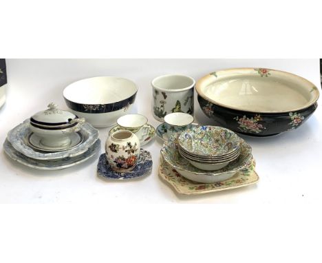 A mixed lot of ceramics to include Wedgwood, Masons, Portmeirion Botanic Garden etc 