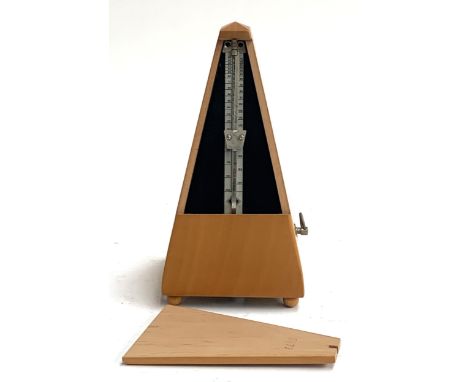 A German metronome, 21.5cmH 