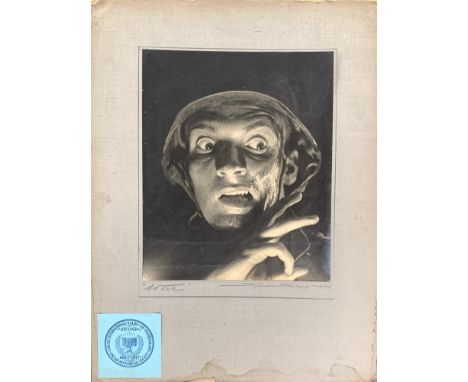 'War', 20th century black and white photographic print of an American soldier, the plate 30x25cm 