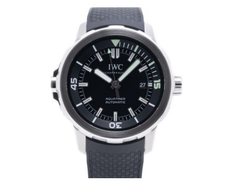 The heavy-duty stainless steel case has a ratchet rotating bezel, helium release valve and screw back. The dial is black with