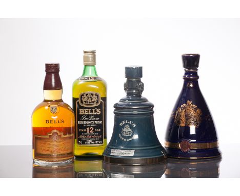 BELL'S DECANTER ROYAL RESERVE 20 YEARS OLD
Blended Scotch Whisky, labelled for the Spanish market. 75cl, 43° GL., in blue Wad