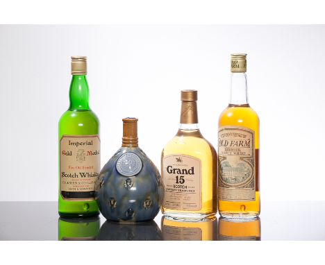 FOOTBALL INTEREST - RANGERS FOOTBALL CLUB WHISKY
Blended Scotch Whisky. 70cl, 40% volume, in blue Wade decanter.
HIGHLAND QUE