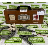 Endura 6 & 12V car battery charger