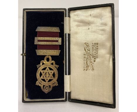 A boxed silver Deo Regi Fratribus Honor Fidelitas Benevolentia Royal Arch medal.  On burgundy ribbon with 3 hallmarked silver