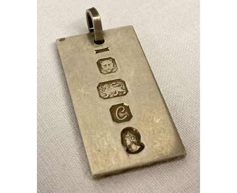 A vintage silver ingot pendant hallmarked London 1977, with hanging bale.   Total weight approx. 17.9g.