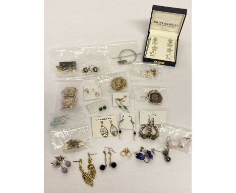 26 pairs of modern and vintage costume jewellery earrings in drop and stud styles.  To include drop styles made from natural 