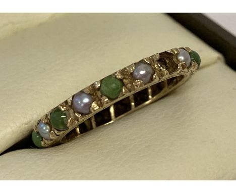 A 9ct gold full eternity ring set with small round cut green agate and pearls.  One green stone missing. Floral engraved deco