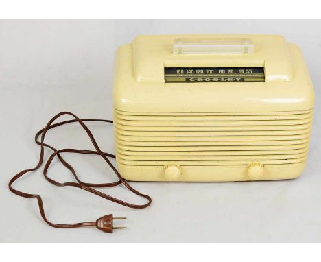 Crosley AM portable RadioCrosley AM portable Radio nostalgic tube receiver from the 50s, Bakelite housing, Radio in good work