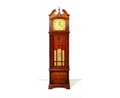 Electric Grandfather Clock Philco Model 70 with AM-RadioElectric Grandfather Clock Philco Model 70 Superheterodyne with AM Tu