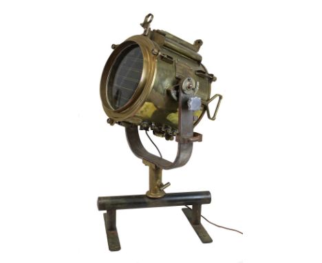 Maritimer Suchscheinwerfer, Francis Searchlights, England 20. Jh., Messinggehäuse mit Glas, seitl. eine Firmenplakette "Franc