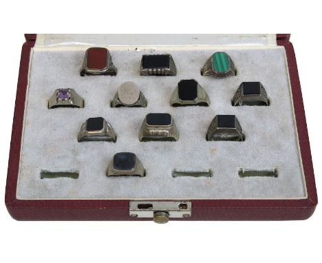 11 Herrenringe aus Silber, Deutschland um 1950, gestempelt 830, 835, 925 u. 935, ein Ring mit Karneol, ein Ring mit Malachit,
