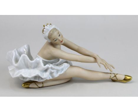 Porzellanfigur Ballerina, Wallendorf, 2. H. 20. Jh., Porzellan, farbig u. gold staffiert, teils unglasiert, Schwanensee - Tän