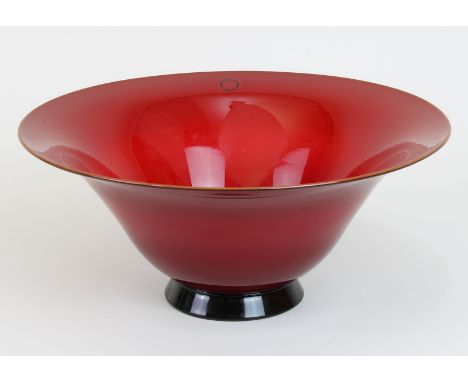 Venini Glasschale, Model Anni Trenta, Murano 2001, innen mit rotem Glas unterfangen, außen mit dunkelrotem Überfang, runder F