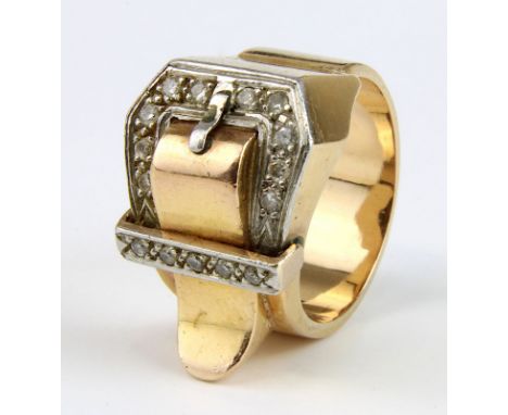 Art-Déco Ring in Form eines Gürtels mit Diamanten, Frankreich um 1930-40, Roségold, nicht gestempelt aber geprüft, Ringkopf m