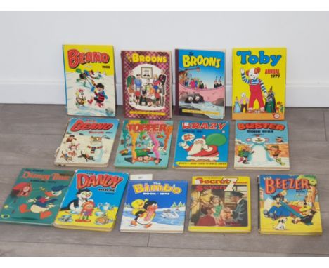 COLLECTION OF VINTAGE ANNUAL BOOKS INCLUDING THE BEANO 1988, 1984, THE BROONS , DANDY AND BEEZER ETC