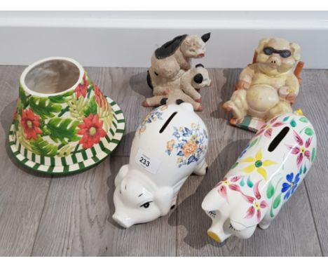 VINTAGE POTTERY ITEMS INCLUDING RARE YANKEE CANDLE HOLDER, ARTHUR WOOD PIGGY BANK WITH OTHER MISCELLANEOUS PIGS