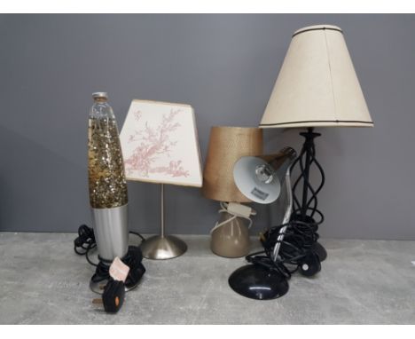 A BOX CONTAINING 5 LAMPS INCLUDING GLITTER LAVA LAMP ANGLEPOISE DESK LAMP ETC