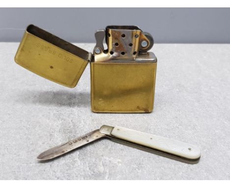 SHEFFIELD HALLMARKED SILVER BLADED FRUIT KNIFE WITH MOTHER OF PEARL HANDLE TOGETHER WITH VINTAGE BRASS ZIPPO LIGHTER