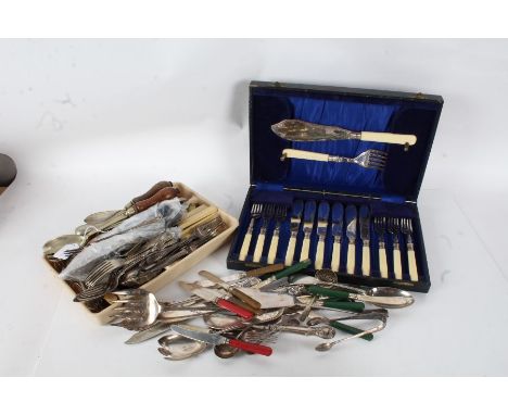 Cutlery to include cased set of fish knives, salad servers, tea knives, teaspoons etc. (qty)