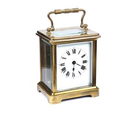 FRENCH BRASS CARRIAGE CLOCK WITH SWING HANDLE & PORCELAIN DIAL OF 2½ X 3 INCHES.RAISED ON BRACKET FEET.HEIGHT: 4 INCHES.WIDTH