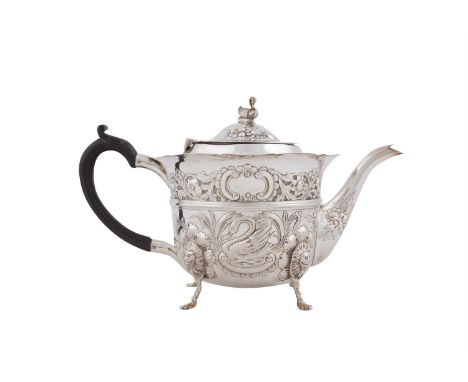 AN IRISH EDWARDIAN SILVER TEA POT, Dublin 1902, mark of Charles Lamb, in the Georgian Revival taste, the hinged cover with ca