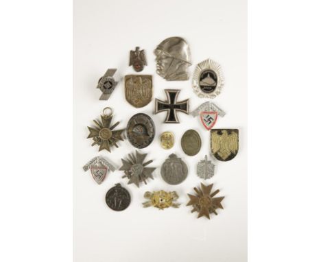 GERMAN NAZI AND GREAT WAR MEDALS AND BADGES, wound badge, Army and others. (19)