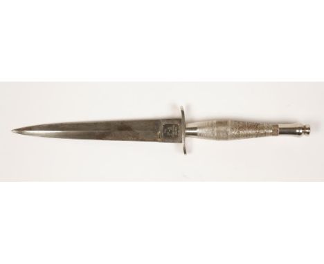 A FIRST WORLD WAR COMMANDO FIGHTING KNIFE, first pattern, impressed "The F-S Fighting Knife".