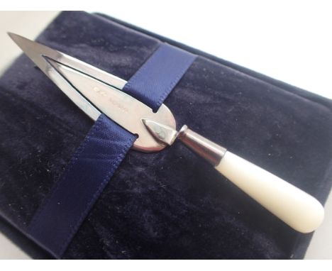 Hallmarked silver trowel bookmark in presentation box, assay London 1986, makers mark A.N