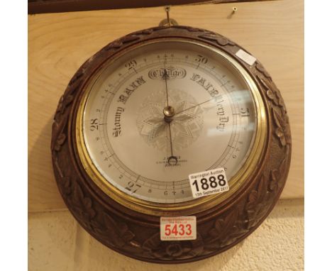 Oak cased barometer by J Hicks of Hatton Garden, D: 32 cm 