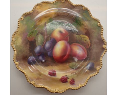 Royal Worcester large Fallen Fruits plate, D: 20 cm   CONDITION REPORT:  Appears to be in good condition with no cracks or ch