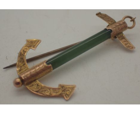 9ct gold and jade anchor brooch, pin A/F
