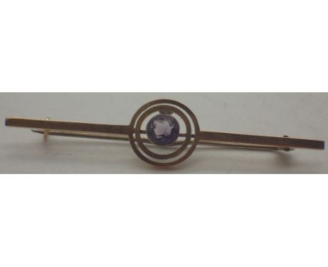 15ct gold bar brooch set with central amethyst, 3.3g