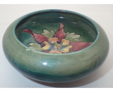 Moorcroft Pansy lipped bowl, A/F   CONDITION REPORT:  The item has a few chips to the rim