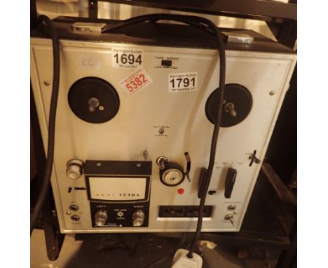 Akai 1710L reel to reel tape recorder