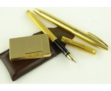 2 Goldplated Sheaffer and Parker fountain pens and a Colibri pocket lighter, (3).