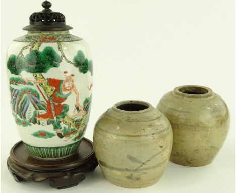 A Chinese porcelain vase with handpainted decoration, height 19cm and a pair of Chinese ceramic jars, (3).