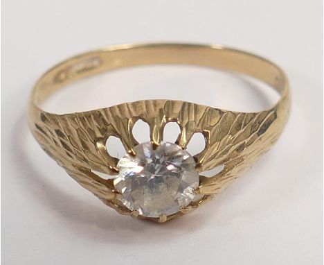 9ct gold gents ring set with cubic zirconia,size T,1.7g. 