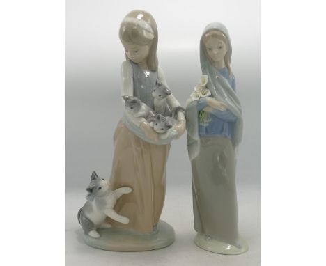 Lladro Girl with Kittens &amp; Girl with Lillie's figures, tallest 24cm(2) 