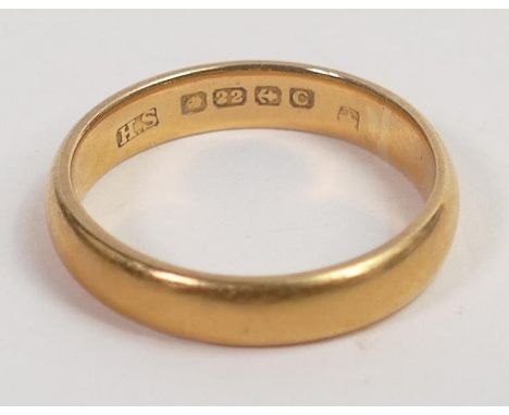 22ct gold wedding ring, size N,5.1g. 