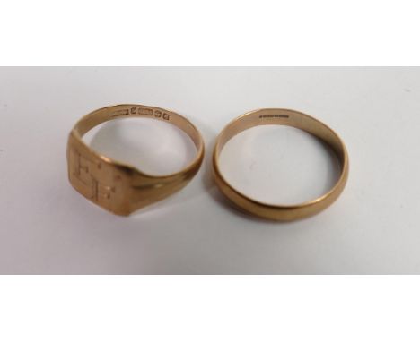 9ct gold signet ring and 9ct wedding ring, 5.7g. (2) 