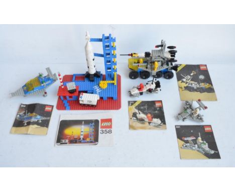 Five vintage unboxed though complete Lego/Legoland Space sets to include early set 358, 891, 918, 6842 and 6950, all with ori