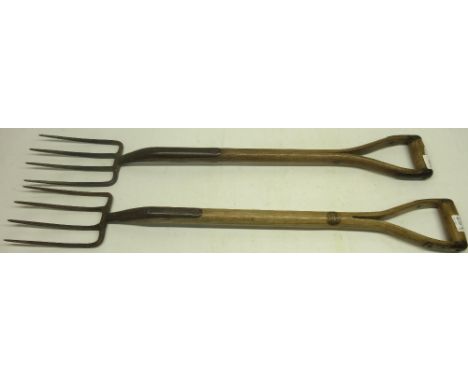 Spear &amp; Jackson garden fork retailed by W.H. Mozley tool &amp; cutlery specialist Hastings and a similar garden fork 